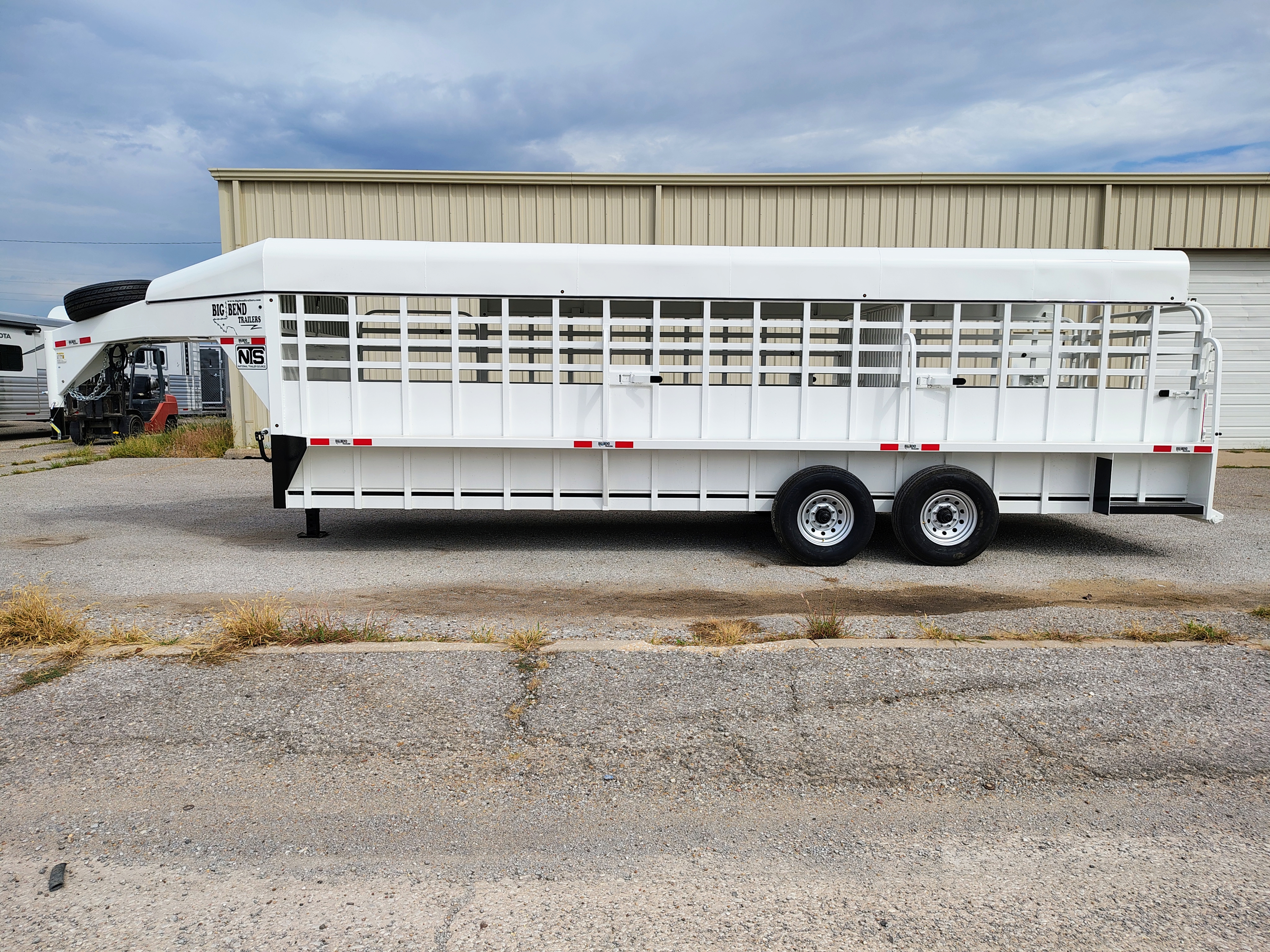 2026 Big Bend 24' Livestock Gooseneck Trailer
